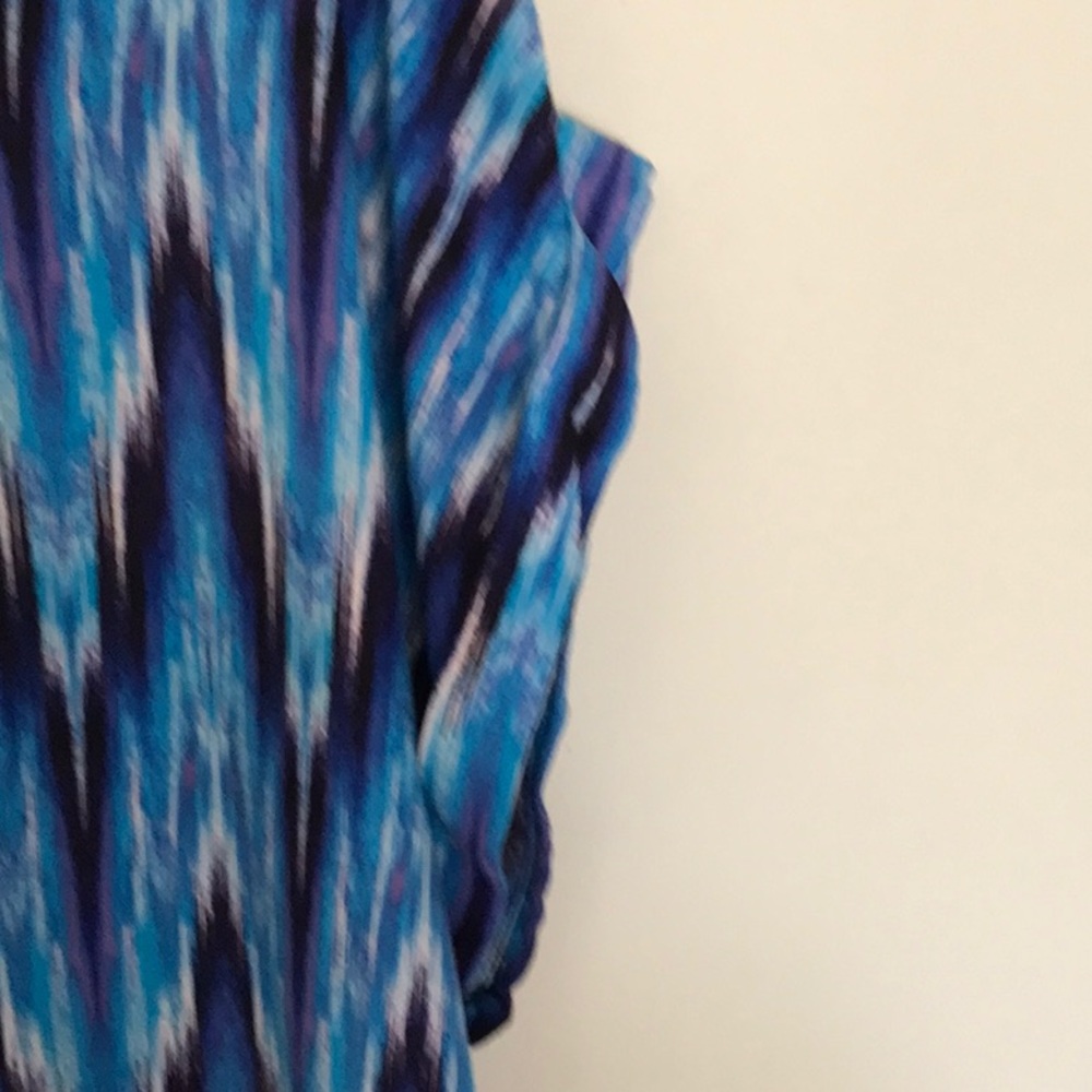 Cute top from No Boundaries, made from 100% rayon - Picture 2 of 5